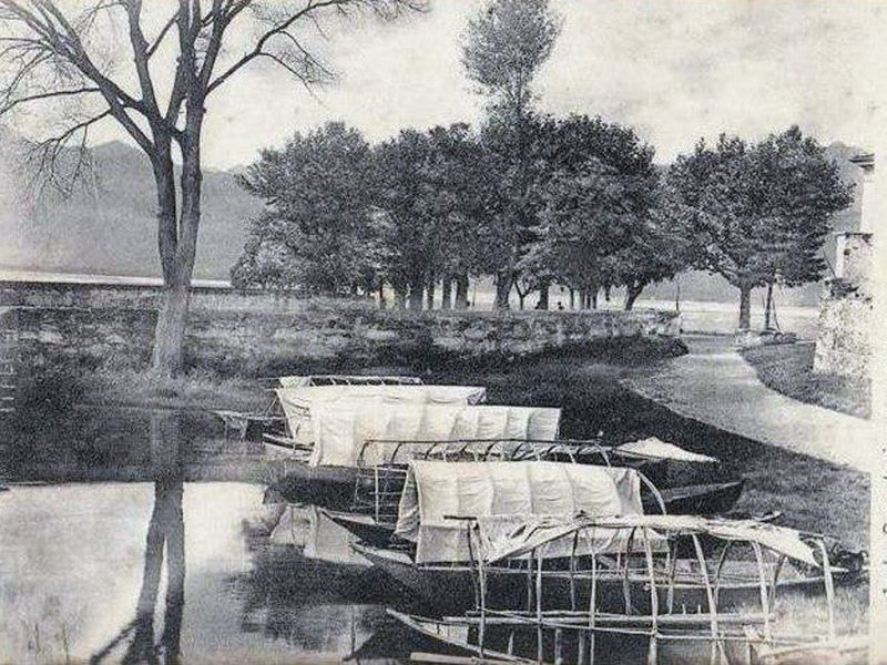 ll porto in una cartolina degli anni Venti del Novecento